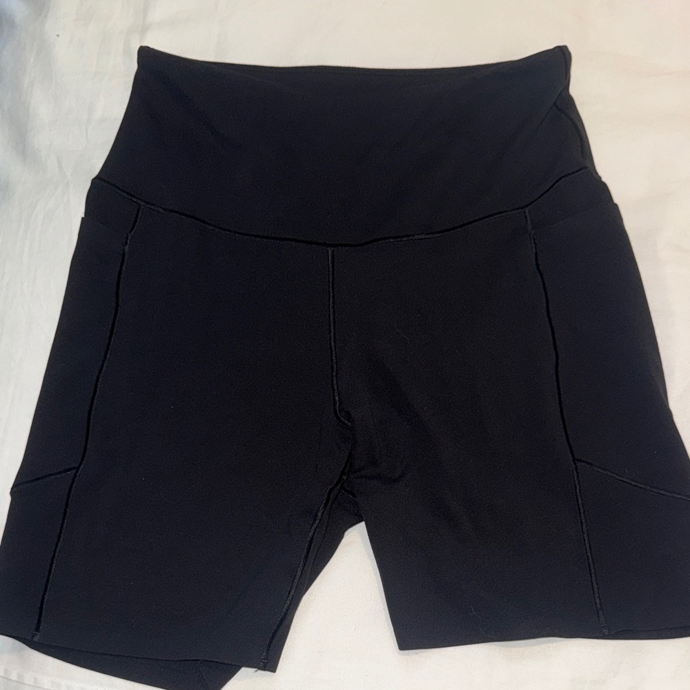 RHONE Revive™ 6" Short tights Size XS (never wore)